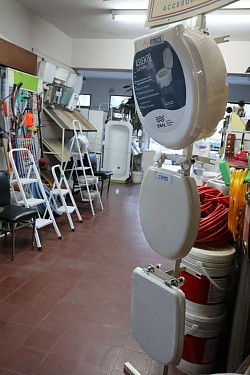 inodoros y escaleras